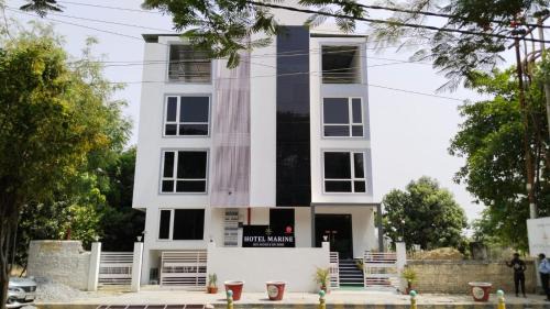 Varanasi Hotel | FabHotel Marine - Vishnu Temple Bada Lalpur