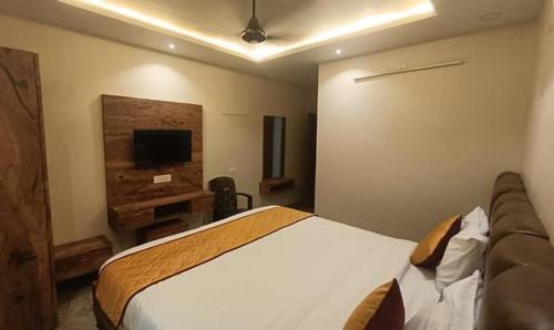 Tirupati Hotel | FabHotel Pranavam Residency
