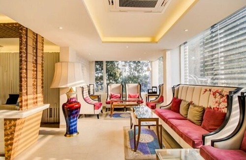 Auli Hotel | FabHotel Prime V Hazratganj