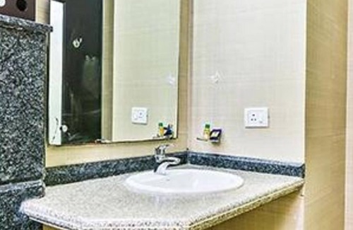 DLF City Hotel | Fabhotel Rallkmas