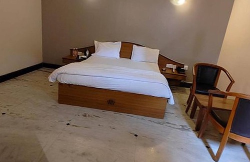 Alandi Hotel | Fabhotel Ramesh Inn