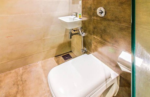 Kurla West Hotel | Fabhotel Rk International