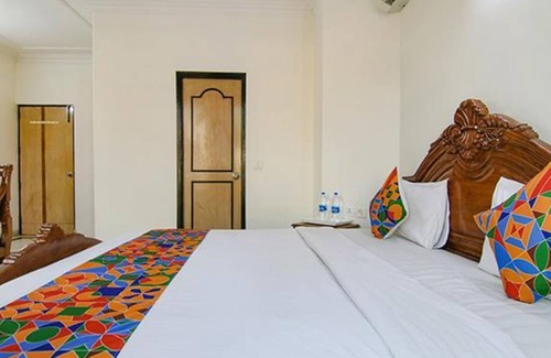 DLF Phase 3 Hotel | Fabhotel Singh Suite