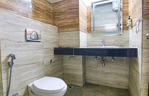 DLF Phase 3 Hotel | Fabhotel Singh Suite