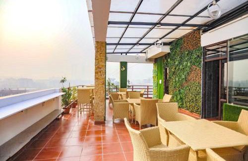 Noida Hotel | FabHotel The Horizon
