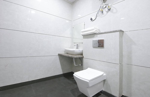 Kirti Nagar Hotel | Fabhotel Tulip Sarover