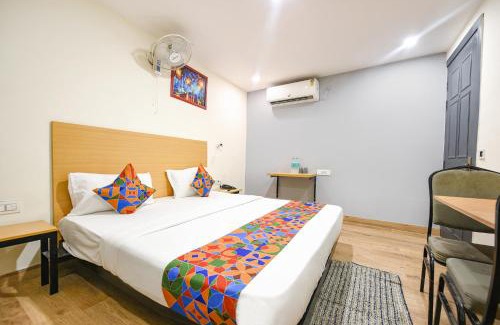 Janakpuri Hotel | FabHotel Twamev