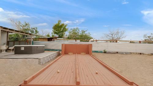 Joshua Tree Villa | Fable by AvantStay 2 Unique Spaces w Bowling Hot Tub Fire Pit Large Yard