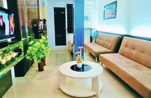 Santo Cristo Condo | Fabulous 1BR Condo with Balcony WiFi Shopping District Quezon City