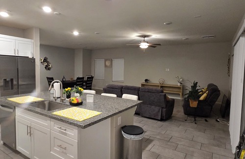 Pittmann House | Fabulous 4-bedroom house with AC in Henderson