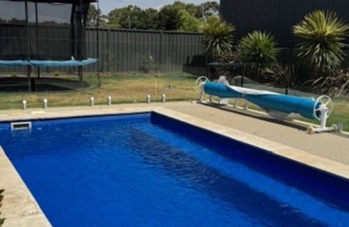 Bundalong House | Fabulous 5-bedroom house with Pool in Bundalong