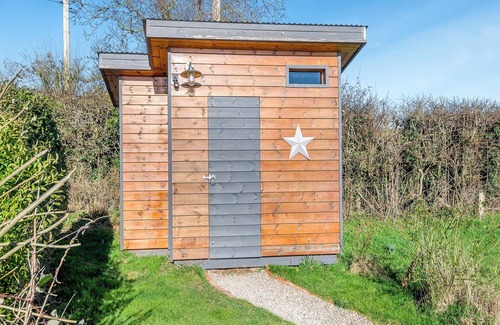 Hereford Cottage | Fabulous Airstream with sunken bath in the decking, perfect for that romantic break away.
