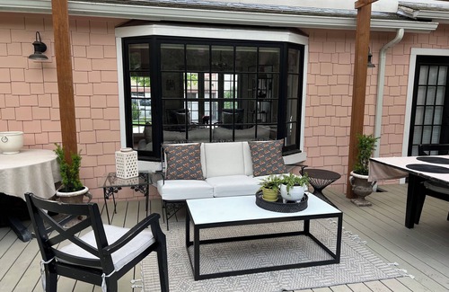Market District Cottage | Fabulous Bungalow, 1 block from 5th Street Market