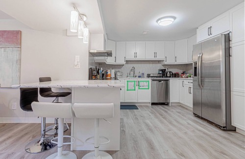 Mississauga Apartment | Fabulous Forested Flat