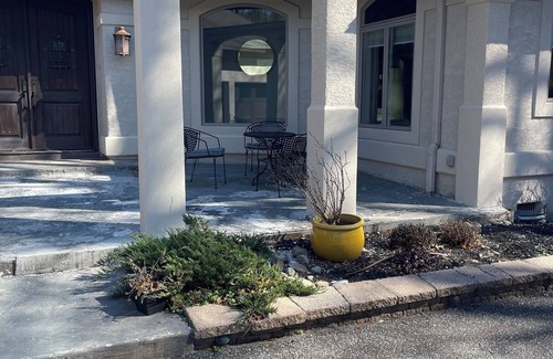 Sewell House | Fabulous Home 4-Bedroom 3 Full Baths and Indoor Pool-Spa/Nature Lovers Vibe!