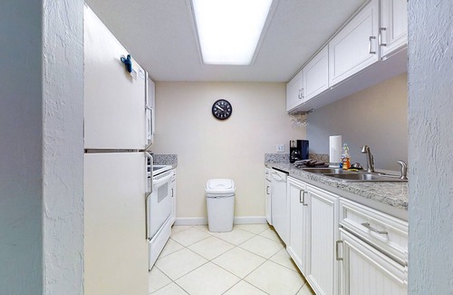 Flagler Beach Condo | Fabulous oceanfront find in Flagler Beach w/shared pool, WiFi, central AC, W/D