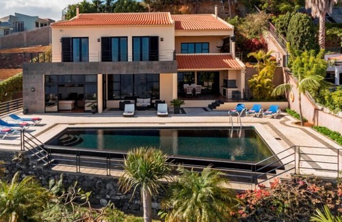 Santo Antonio Villa | Fabulous seaview, pool and games room | Villa Luz