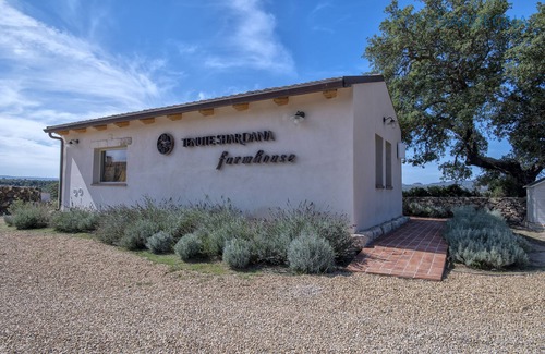 Mores Ski Chalet | Fabulous Shardana cottage with in-room Jacuzzi