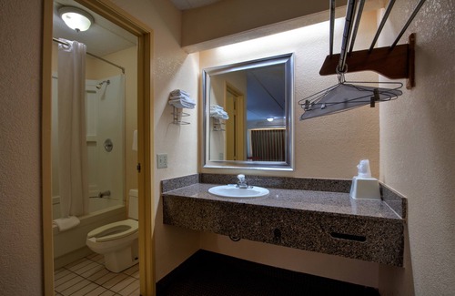 Memphis Hotel | Fair View Inn & Suites