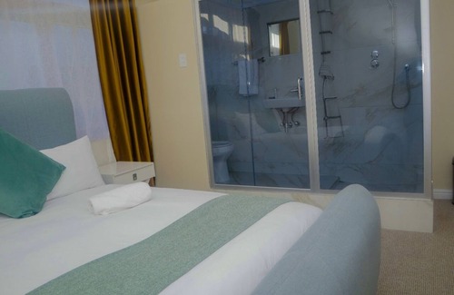 Goodwood Cabin | FAIRSTAY LODGE- SELF CATERING ACCOMMODATION IN PAROW CAPE TOWN