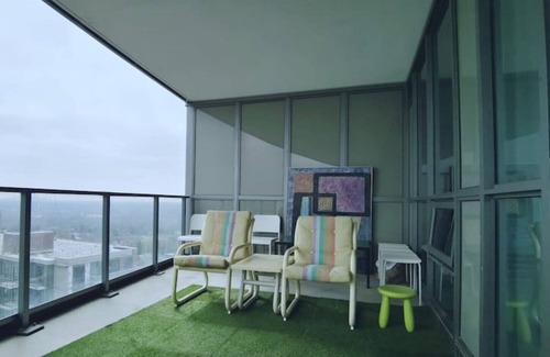 The Peanut Condo | Fairview Mall& Don mills Subway longterm 2+2Condo