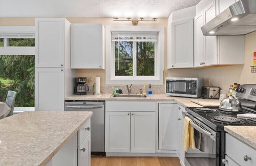 Shelton House | Fairway House w/Lakes Access