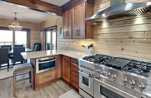 McHenry House | Falcons Landing