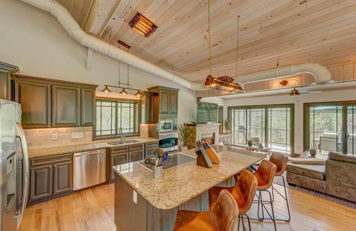 Epworth Cabin | Falcons Nest- Pet Friendly | River Front Home | Outdoor Fire Pit | Fightingtown Creek
