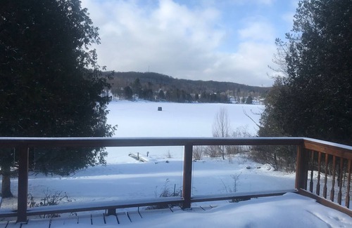 Central Lake House | Fall Color into November@Bright Lake Home: Country Living w/Modern Comforts!