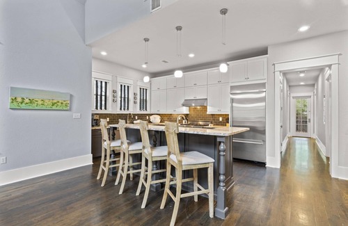 Forest District House | Fall Dates Available! Gourmet Chef's Kitchen! Multiple Porches! Includes 4 Bikes!