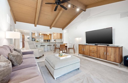 Vista Las Palmas House | Fall Dates Available! Home with Private Dual Tennis & Pickleball Court & Beautiful Mountain