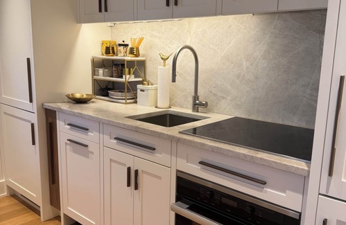 Ocean Grove House | Fall escape to Seaside Cottage blocks from the beach in Ocean Grove. Sleeps 2