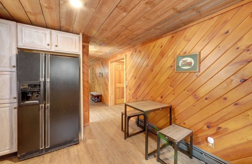 Remsen Cabin | Fall Festival Retreat: Cabin w/Deck & Yard!