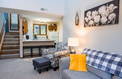 The Galena Territory Condo | Fall Foliage Golf Views - King Beds- Fireplace- Indoor Pool- Near Scenic Trails