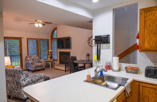 The Galena Territory Condo | Fall Foliage Golf Views - King Beds- Fireplace- Indoor Pool- Near Scenic Trails