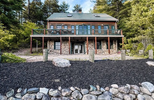 Pine River Pond House | 🍁 Fall Foliage Lake Escape-💦Hot Tub🌅Views🔥Firepit 🏔️ Hiking,ATV, Snow Trails ❄️