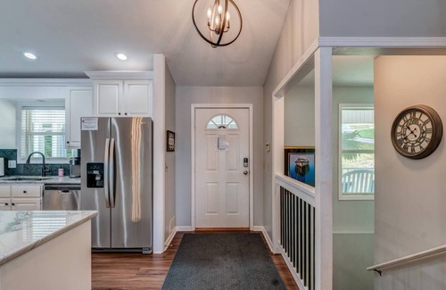 Blairsville House | Fall Foliage Retreat | Lakefront Cabin w/Hot Tub, Pool Table, Fire Pit