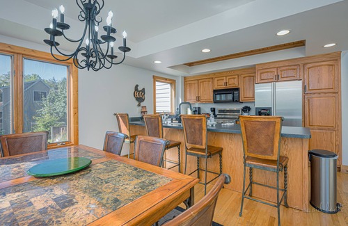The Galena Territory House | Fall Fun Here: Talisman Getaway w/Hot Tub, Pets OK & Hiking Trails next door!
