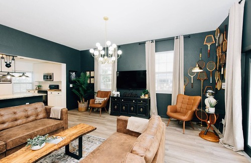 Riverside Heights House | Fall Fun in Tampa - Backyard Pickleball + Relaxing Patio [Pets Welcome!]