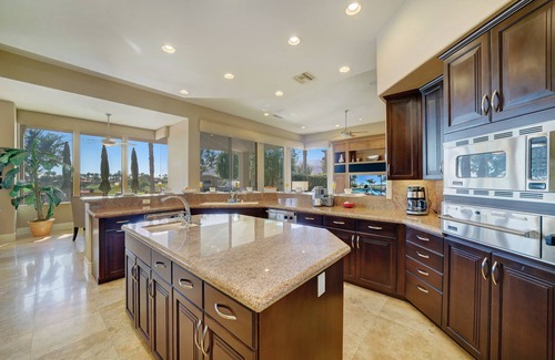 La Quinta House | FALL GETAWAYS 25% OFF Poolside Perfection 50ft Pool Dreamy Vibes