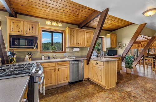 Baderville House | Fall in Flagstaff | Enjoy our Local Discounts