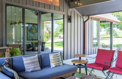 Burton Apartment | Fall Retreat | Sunsets, Firelight & Near RT