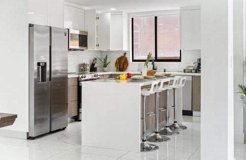 Olympia Heights House | Fall Sale! 4 BR - Private Pool, Grill, Soaking Tub, Near Coral Gables & MIA Airport