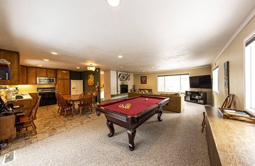 Skyland House | Fall Special! Reduced rate Oct 1 - Dec 11. 3BR/2BA Skyland Home - 30 day minimum