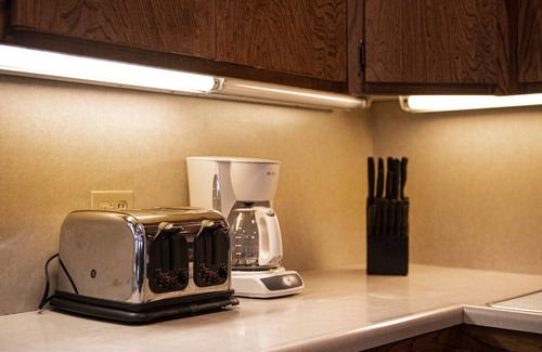 Skyland House | Fall Special! Reduced rate Oct 1 - Dec 11. 3BR/2BA Skyland Home - 30 day minimum