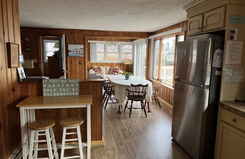 Niantic House | Fall-spring 2024-2025 available