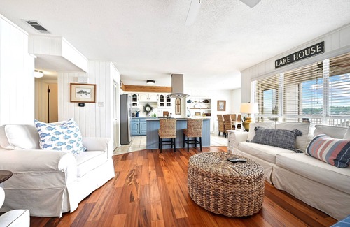 New Roads House | False Flamingo - ON Lake! Spacious Accommodations. Enjoy & Relax - Boat Rental?