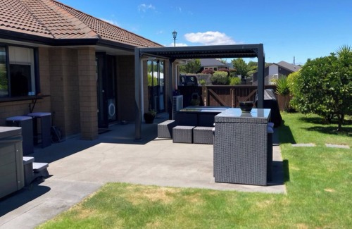 Wharewaka House | Family and friends getaway