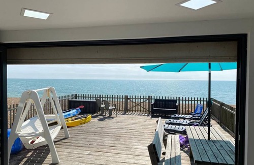 Pevensey House | Family Beachfront House with 2 Kayaks Sleeps 10