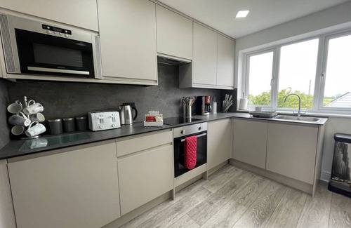 Pevensey House | Family Beachfront House with 2 Kayaks Sleeps 10